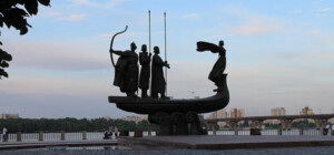 В сети показали уникальное ретро-фото с места установки памятника основателям Киева