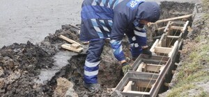 В Днепре коммунальщики приводят в порядок дождеприемную сеть