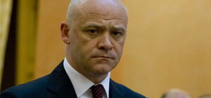 Судьи, которые рассматривают дело по дому Руссову, пожаловались на давление от Труханова