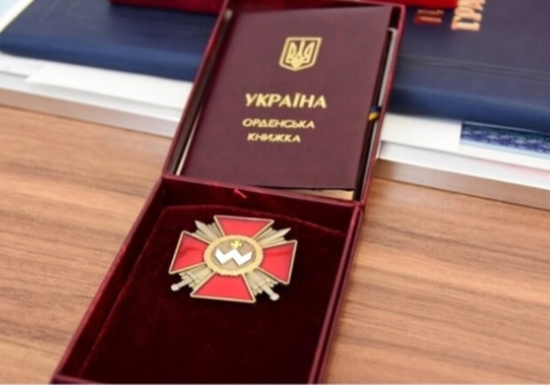 Глава Одеської ОВА нагородив сім'ю загиблого захисника України орденом. 