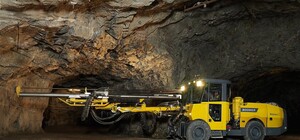 Российские захватчики вывозят руду из оккупированной части Запорожской области