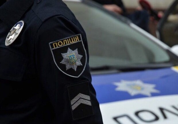 В Одессе полицейская "одолжила" 6000 долларов из вещественных доказательств. 