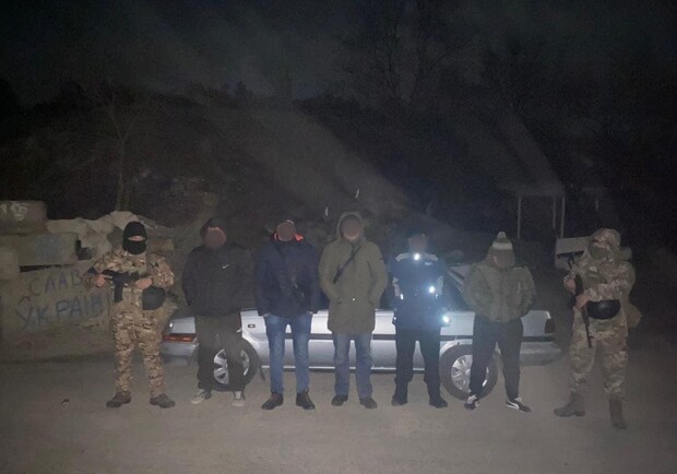 На Одещині зловили чотирьох ухилістів та організатора втечі. 