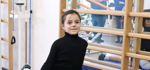 Незламна: як зараз живе маленька Олександра Паскаль, яка втратила ніжку після обстрілу в Затоці