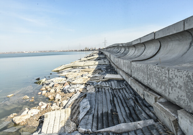 Предотвратить потоп: на ремонт дамбы Хаджибейского лимана выделили более семи миллионов. 