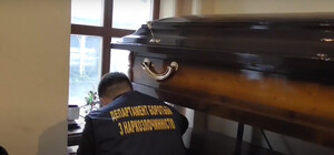 У похоронному бюро у Львові виявили схрон зі зброєю – відео