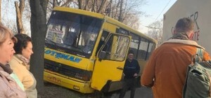 В Днепре маршрутка с пассажирами врезалась в дерево