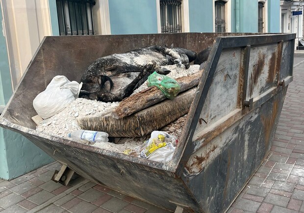 Получи ответ: правда ли, что в Одессе выбросили корову на мусорку. 