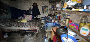 Шокирующие подробности о женщине с младенцем, живших в Киеве в землянке