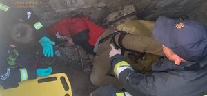 У Запоріжжі чоловік впав у люк теплотраси та наткнувся на металеву арматуру