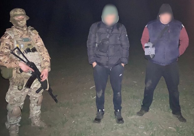 В Одесской области пограничники выстрелами задержали уклонистов, которые направлялись в Молдову. 