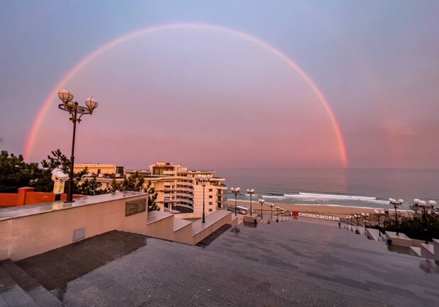 Невероятное небо и радуга: одесситы наблюдали "сочный" закат. 