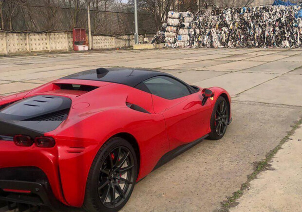 По Одессе ездит эксклюзивный Ferrari за один миллион долларов. 