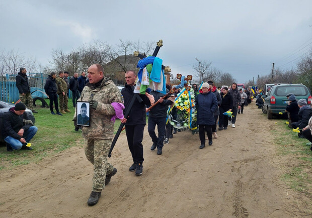 На Одещині попрощалися із загиблим захисником Романом Леонтьєвим. 