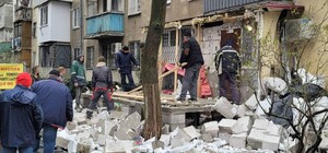 Одесит добудував собі незаконну лоджію