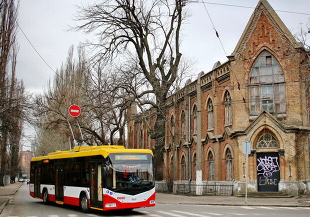 В Одессе один из троллейбусов изменил маршрут. 