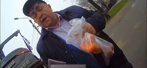 На Подоле автохам с удостоверением Генпрокуратуры обругал инспектора по парковке