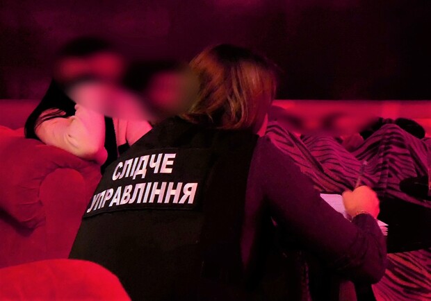 В полиции узнали, что в одесских стриптиз-барах работали проститутки. 