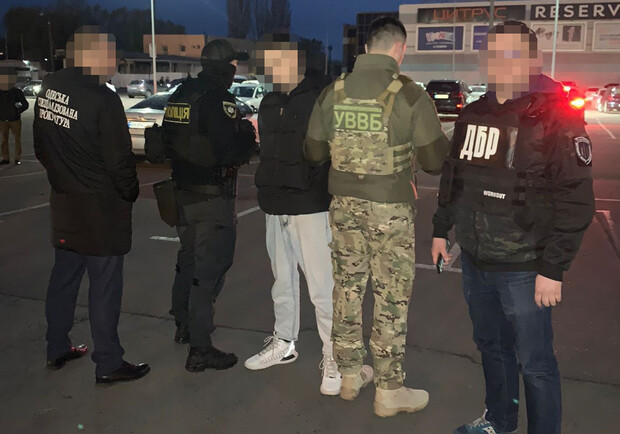 На Одещині викрили правоохоронця, який збував зброю криміналітету. 