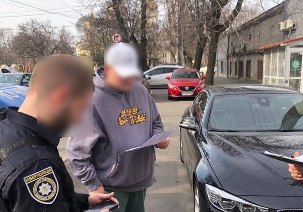 В Одессе будут судить парня, который продавал несуществующие бронежилеты для ВСУ. 