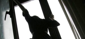 У Дніпропетровській області жінка зірвалася з балкону 5-го поверху