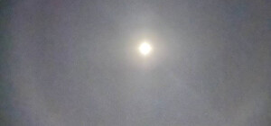 У небі над Києвом знову з'явилося незвичайне природне явище