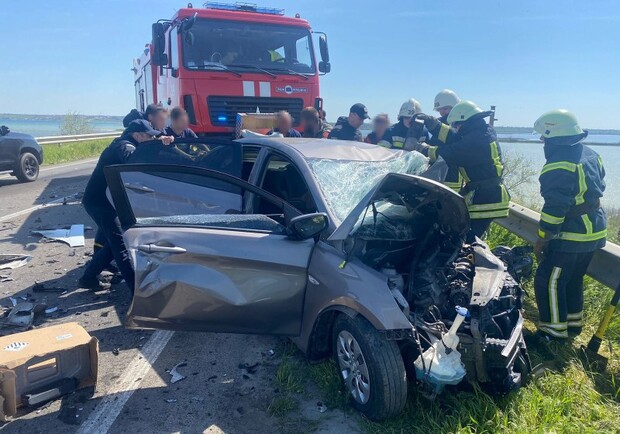 На трассе Одесса – Новоазовск столкнулись легковушка и грузовик: погибла женщина. 