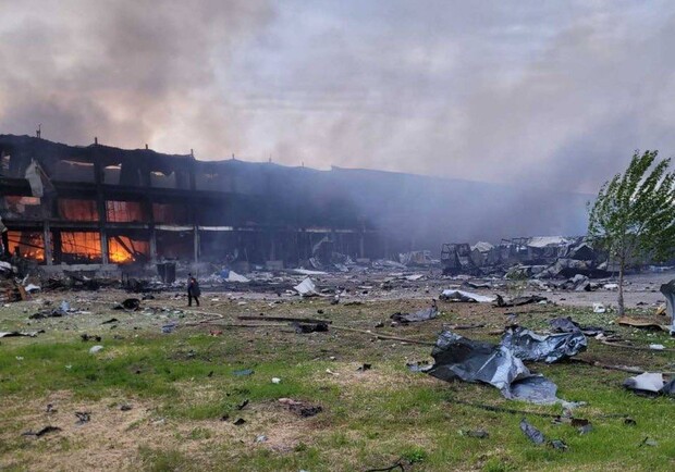 Ночная атака РФ: в Одесской области сгорели склады с гумпомощью Красного Креста. 