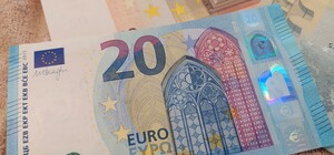 Курс валют в Украине 27 мая 2023: сколько стоит доллар и евро