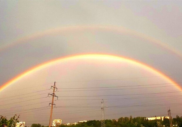Одесситы наблюдали красочную двойную радугу - фото