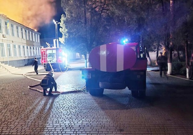 Масштабна пожежа на Одещині: полум'я охопило ліцей. 