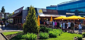 В 55 километрах от вражеских позиций: в Кривом Роге начал работать McDonald's