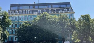 На Володимирській на даху багатоповерхівки зводять надбудову: це вже друга спроба