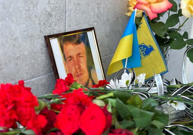 В Одесской области открыли мемориальную доску погибшему защитнику Мариуполя - фото