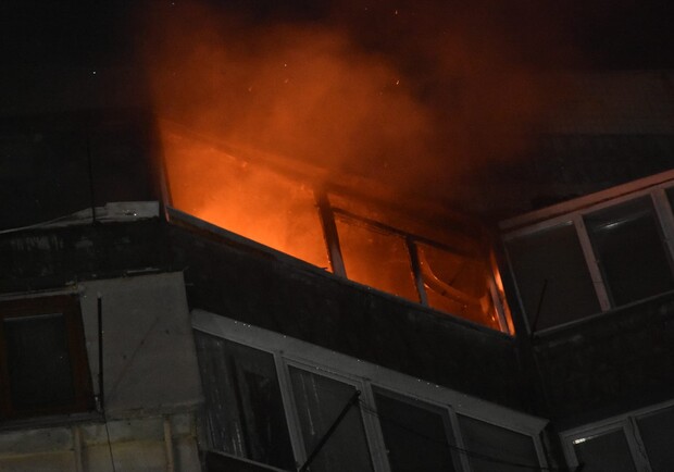 Жахлива пожежа: на Героїв оборони Одеси палала квартира. 
