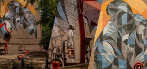 У Києві з’явився новий мурал, присвячений волонтерам