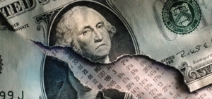 Получи ответ: можно ли в Украине сдать старые или поврежденные доллары