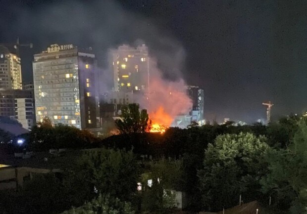 В Одессе горел санаторий "Молдова" - фото