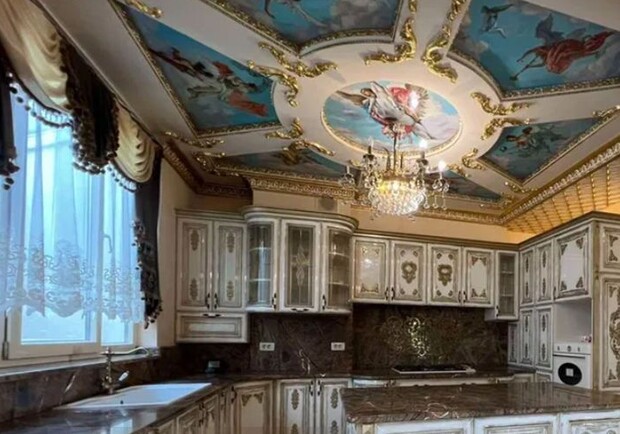 У золоті та з броньованими вікнами: в Одесі продають пентхаус за 1,4 мільйона доларів. 