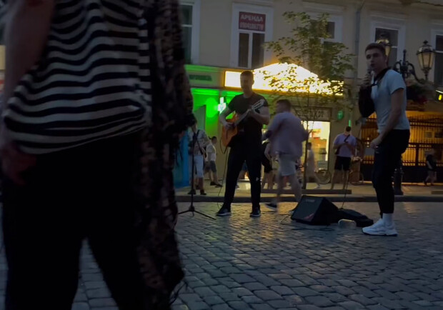 В Одессы две женщины набросились на уличных музыкантов из-за украинского языка. 