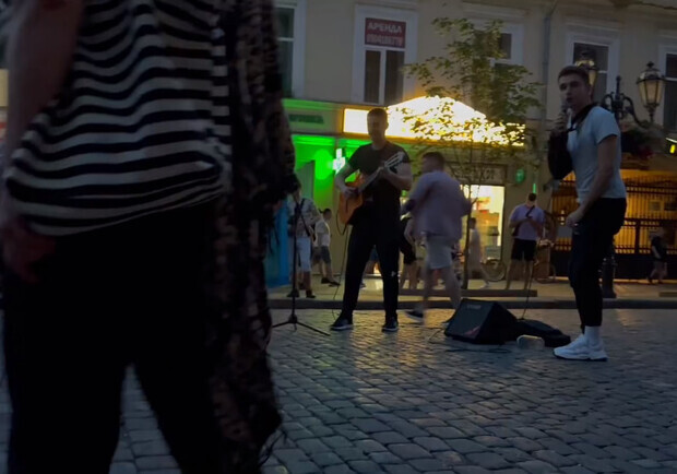 Женщины, которые набросились на музыкантов из-за украинского языка в Одессе, решили извиниться. 