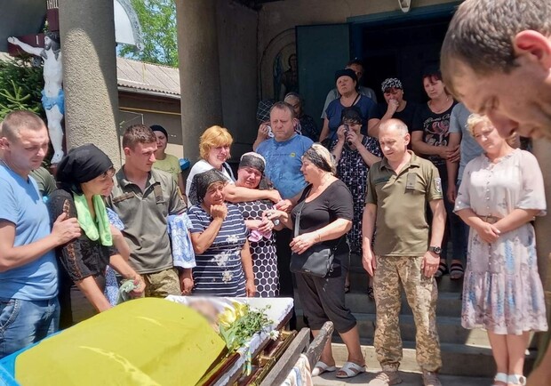 На Одещині попрощалися із загиблим воїном Андрієм Кошельовим. 