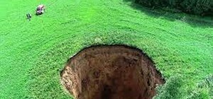 У Розвадові під священиком та їмостю провалилася земля, подружжя госпіталізували