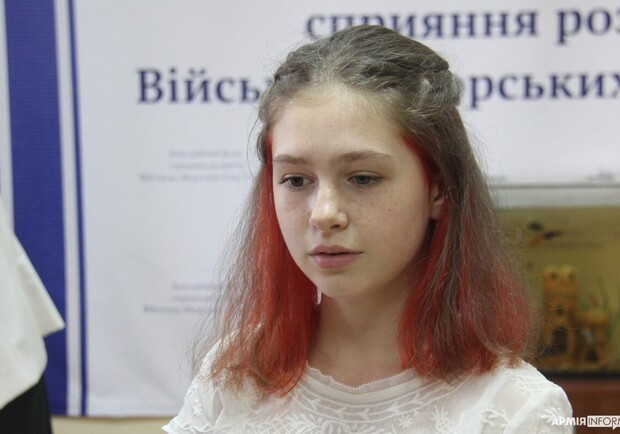 15-річна волонтерка "Мишка" з Одеси отримала нагороду від Головнокомандувача ЗСУ. 