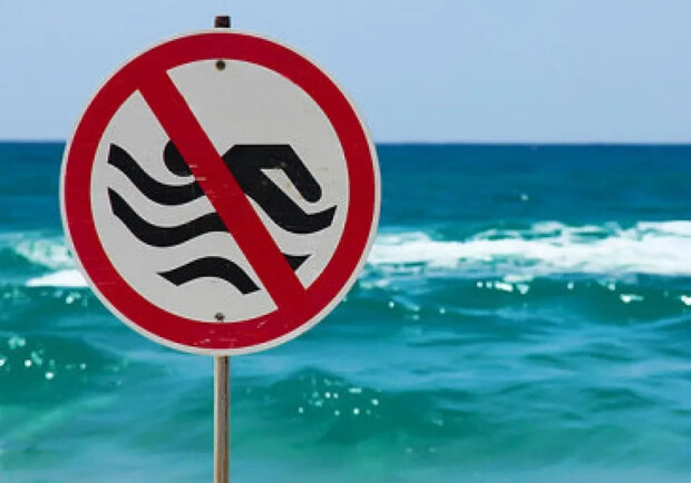 На Одещині продовжили заборону на купання в морі та водоймах: рибалити теж поки що не можна. 