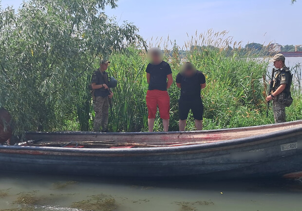 В Одесской области задержали двух румын, которые уснули в лодке и приплыли в Украину. 