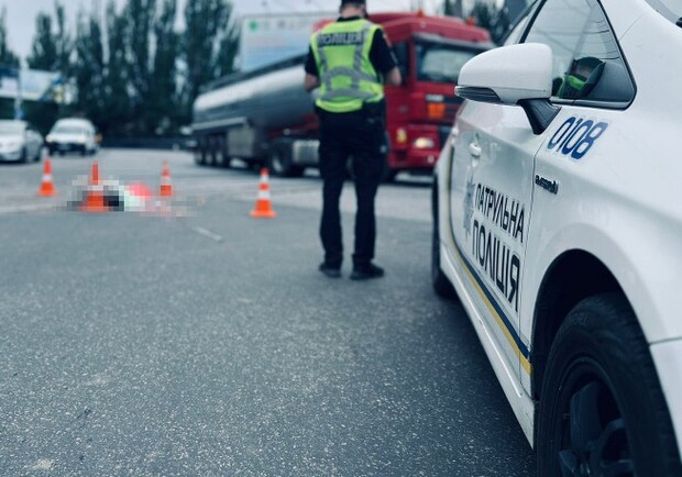 Грузовик переехал женщину: в полиции прокомментировали смертельное ДТП на поселке Котовского - фото