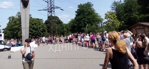 В Днепре за бесплатной пиццей выстроилась километровая очередь