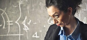 Директорка львівського ліцею купувала товари у фірми своєї матері та преміювала чоловіка