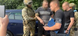 У Дніпропетровській області затримали зловмисників, які торгували зброєю та наркотиками 
